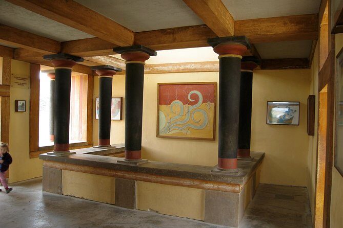 Knossos Palace guided tour - Heraklion City tour + market - The On-the-Road Reality: Photos, Break Stops, and Group Pace