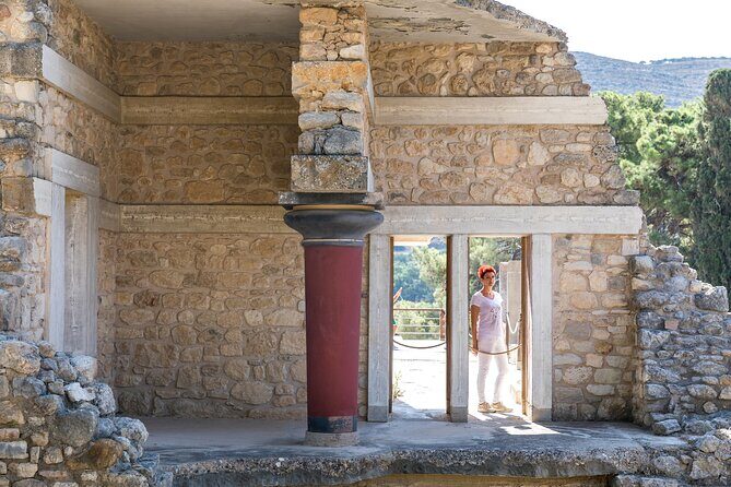Labyrinth of Knossos Skip-the-Line Ticket with Tour Guide - Stop 1: the Palace of Knossos in 90 minutes of what-to-look-for