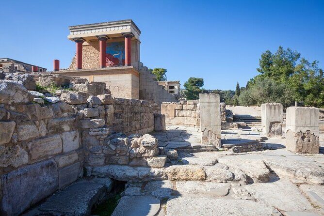 Minoan Path: Knossos Palace, Winery Visit, Lunch at Archanes - Private tour dynamics: pickup, language, and how the day stays smooth