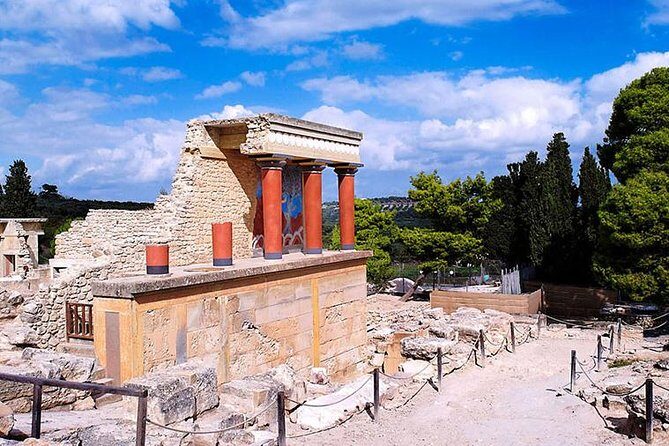 Visit Knossos & Heraklion city (Walking and Tasting Tour) - The Minoan snack stop: how the tour turns archaeology into food